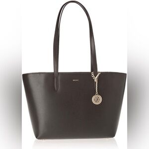 DKNY Womens Bryant Crossbody